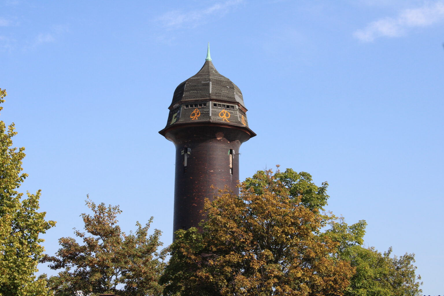Berolinismus? Nieder mit der Pickelhaube! Staycation.Berlin