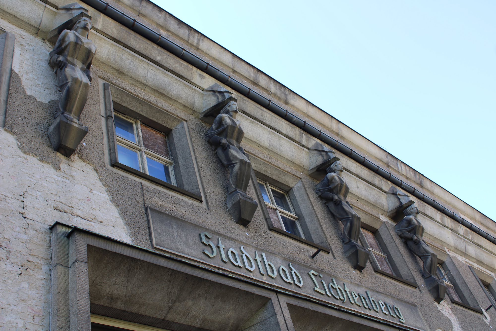Stadtbad Lichtenberg – bitte anstellen!, image size:2000x1333
