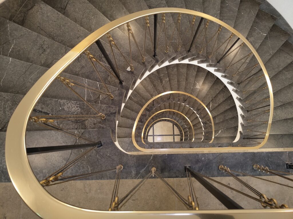 Treppenhaus im Bayerhaus Berlin