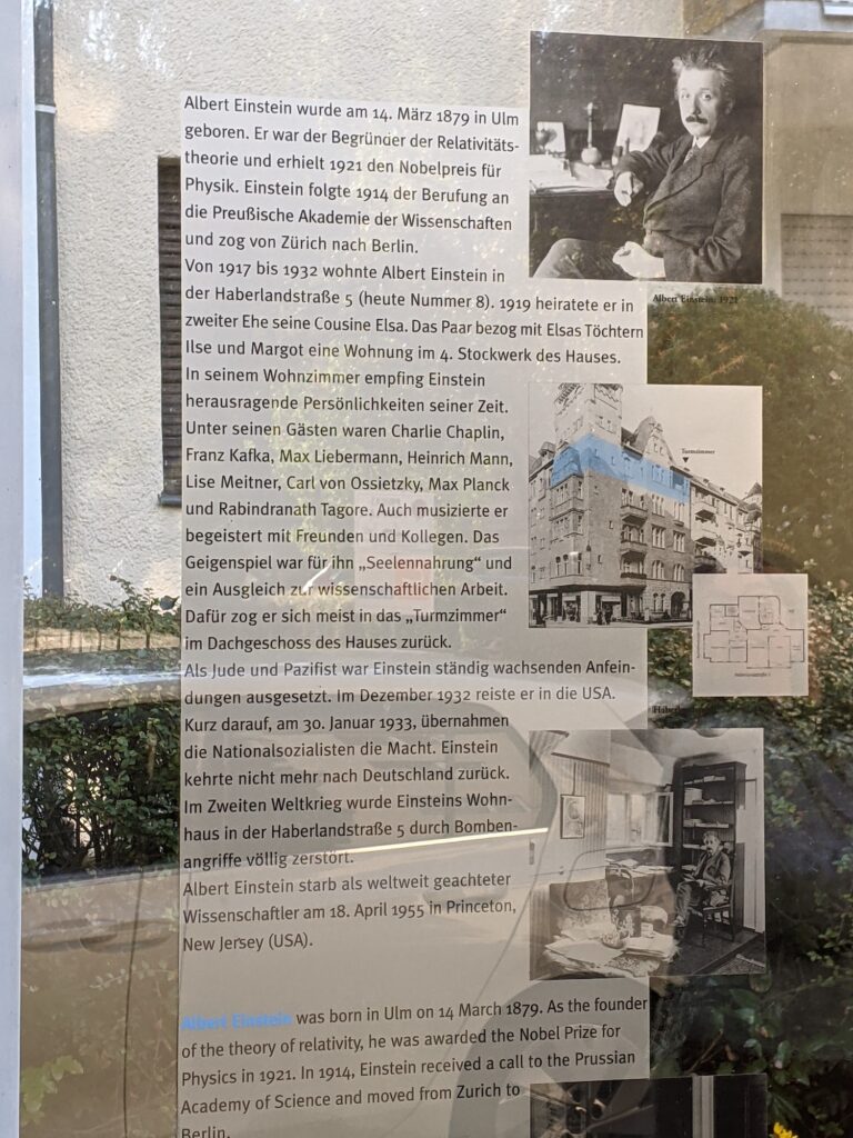 Einstein in Berlin: Gedenkstele
